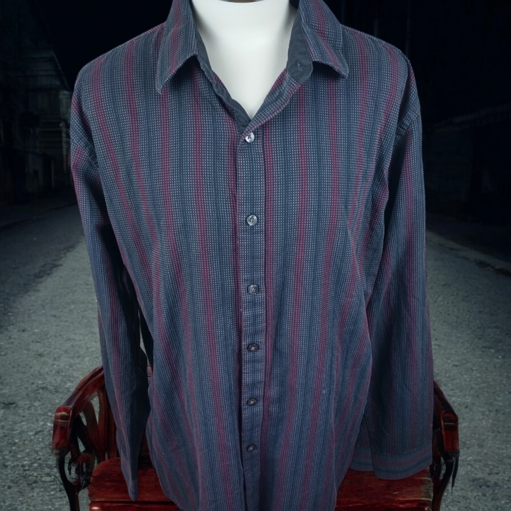 van heusen Button Up Mens dress shirt Size XL... 17 1/2-18 Casual Long Sleeve